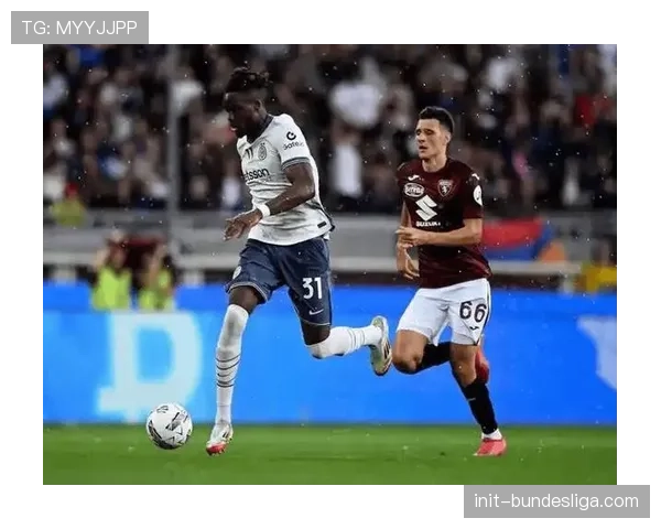 球员专访:都灵后卫坦言,球队近期改打三中卫让自己“重新学习防守” 球员专访:都灵后卫坦言,球队近期改打三中卫让自己“重新学习防守”